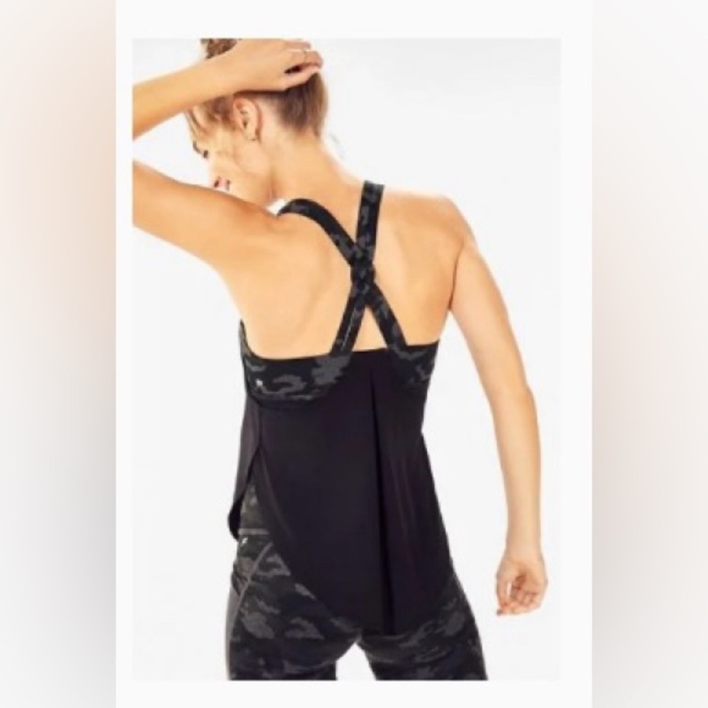 Fabletics Giselle Powertouch Light Built-In Bra Swing Tank